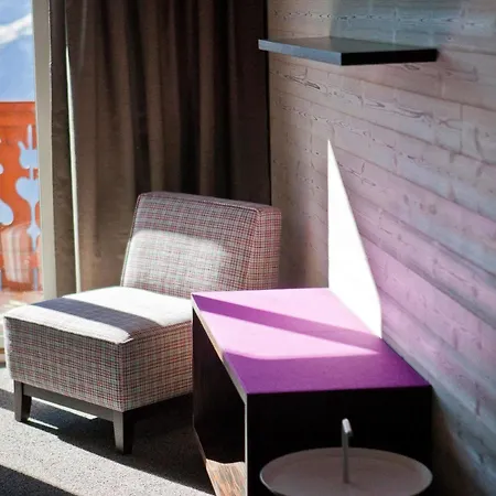 Langley Le Petit Hotel