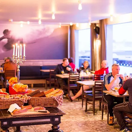 Langley Le Petit Hotel