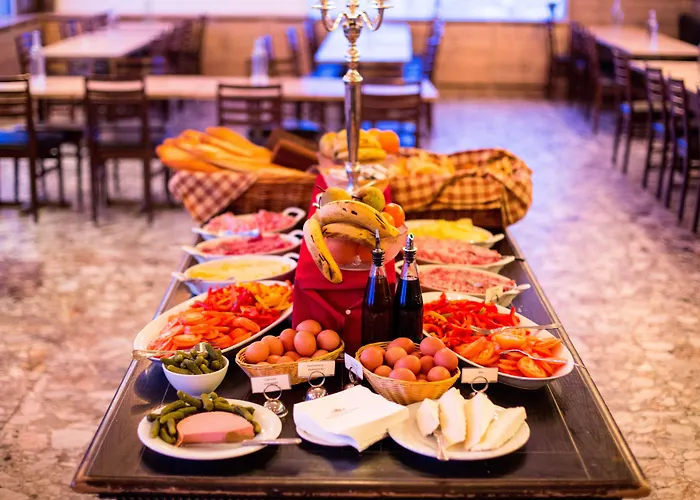 Langley Le Petit Hotel