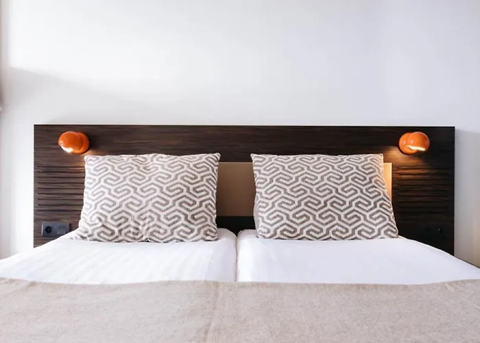 Langley Le Petit Hotel