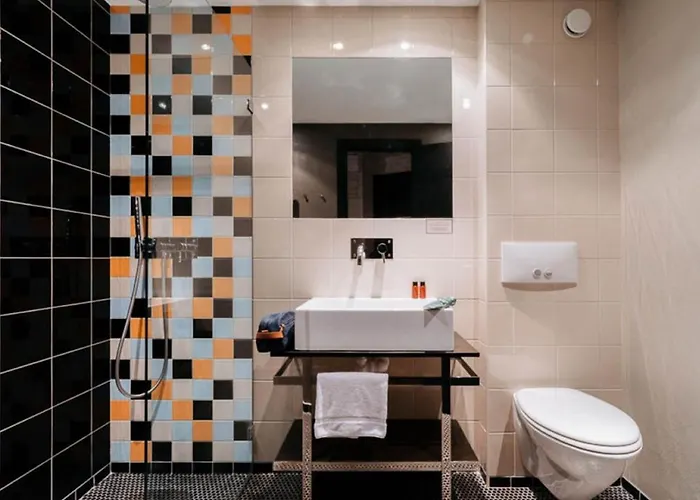 Langley Le Petit Hotel