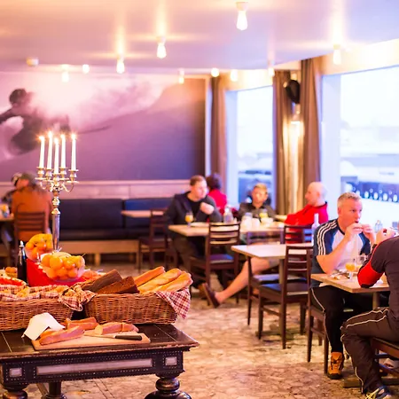 Langley Le Petit Hotel