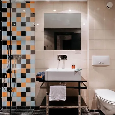 Langley Le Petit Hotel