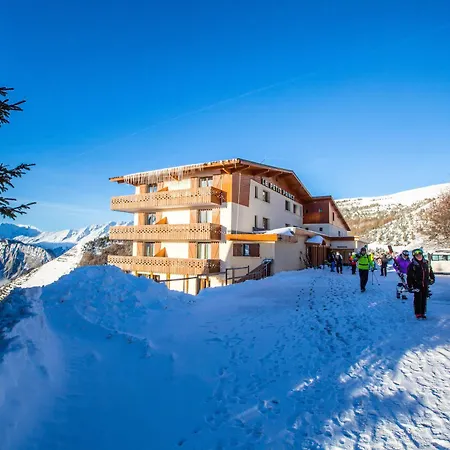 Langley Le Petit Hotel